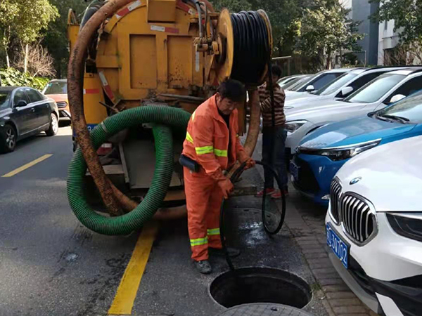 经开区排污管道清淤