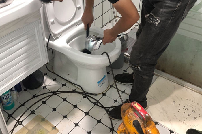 经开区马桶堵塞自己疏通还是找师傅？专业上门服务让你省时更省心